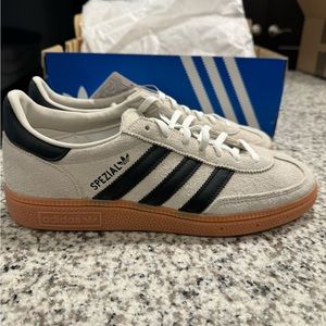 adidas Handball Spezial
Aluminum Core Black